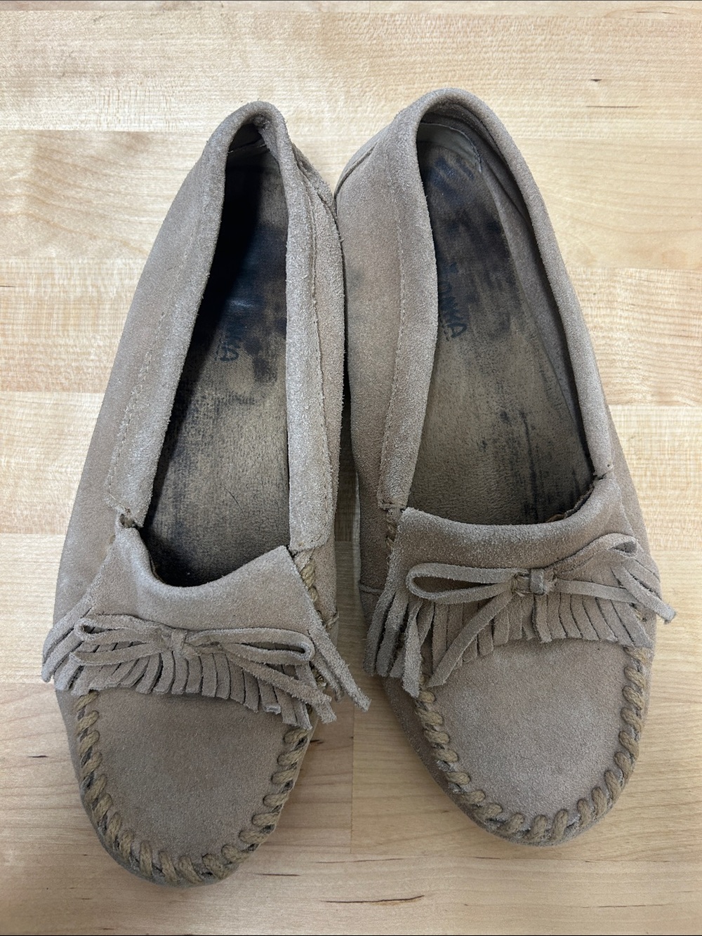Minnetonka Tan Suede Moccasins / Driving Shoe size 7 1/2